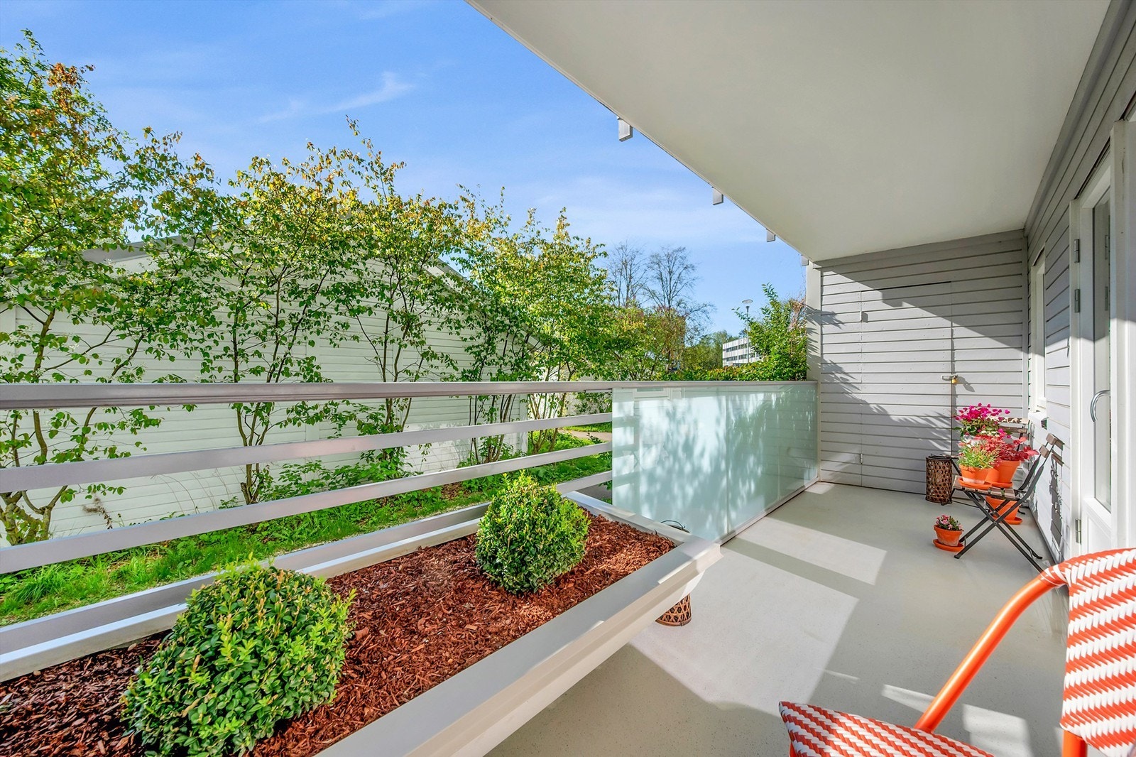 Boligen ligger fint og grønt til på Skullerud, rett ved inngangen til Østmarka. Galleribilde