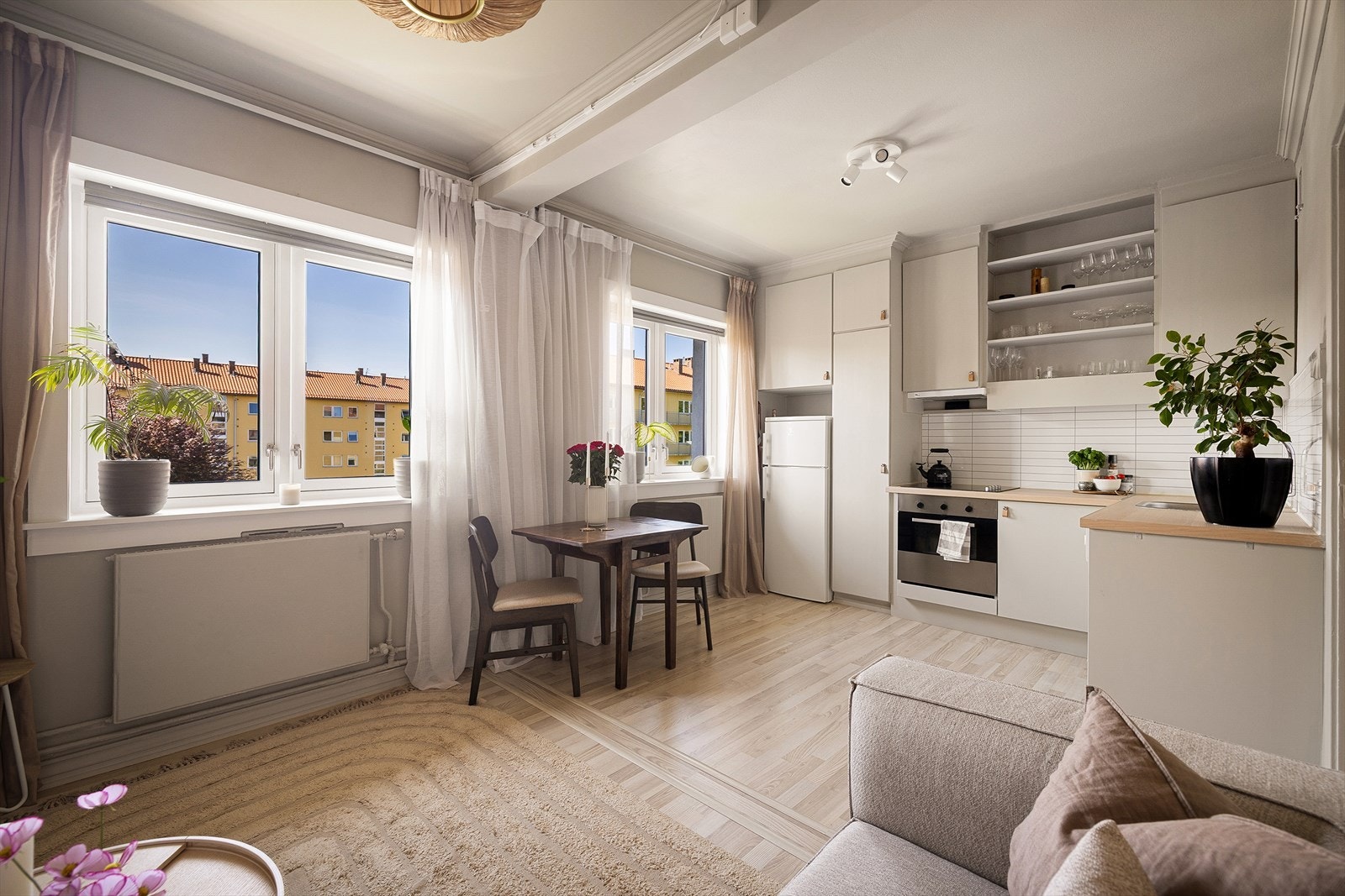 Leiligheten ligger i 4. etasje og inneholder entré, kjøkken, stue, bad og soverom. Galleribilde