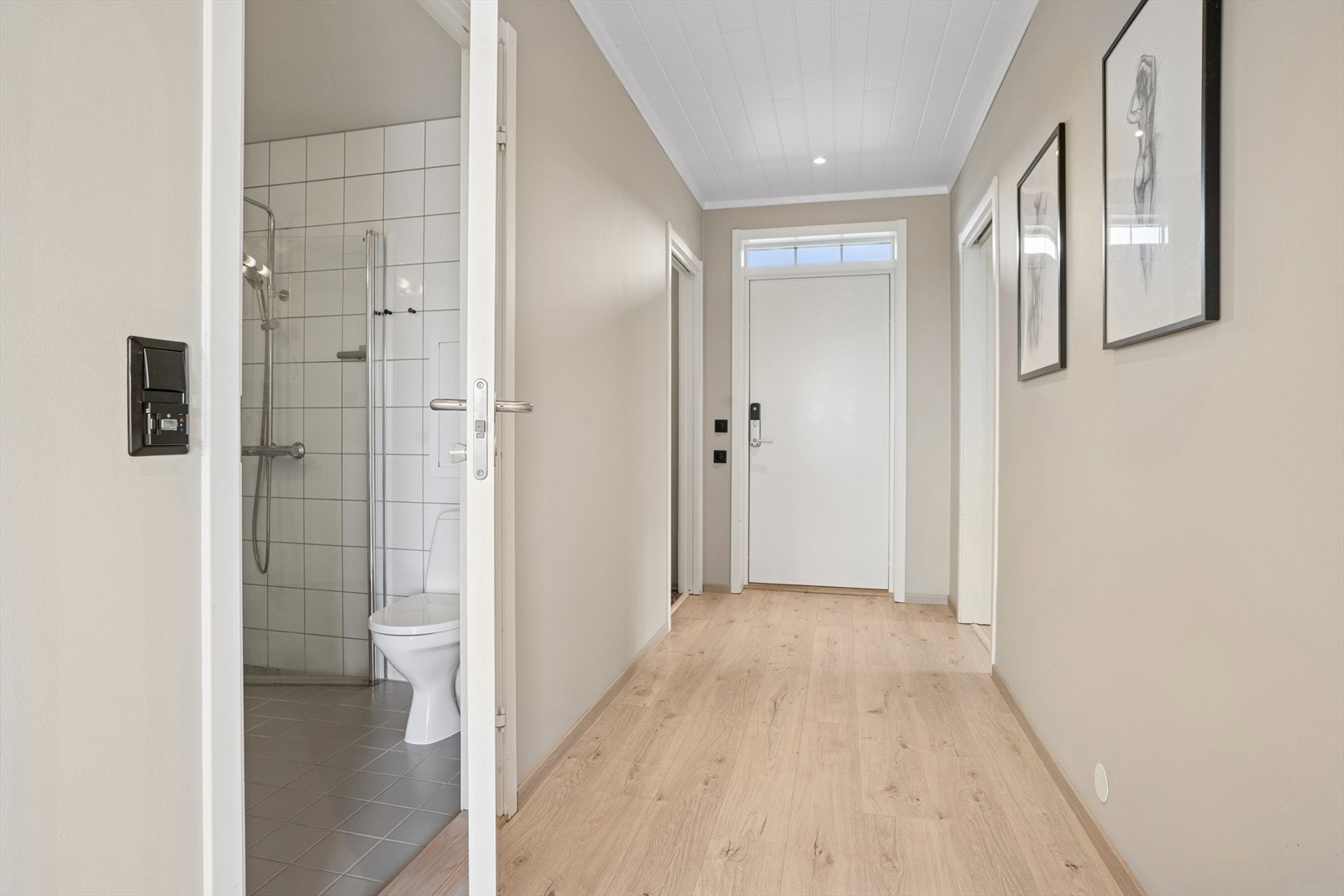 Fra gangen er det adkomst til baderommet. Galleribilde