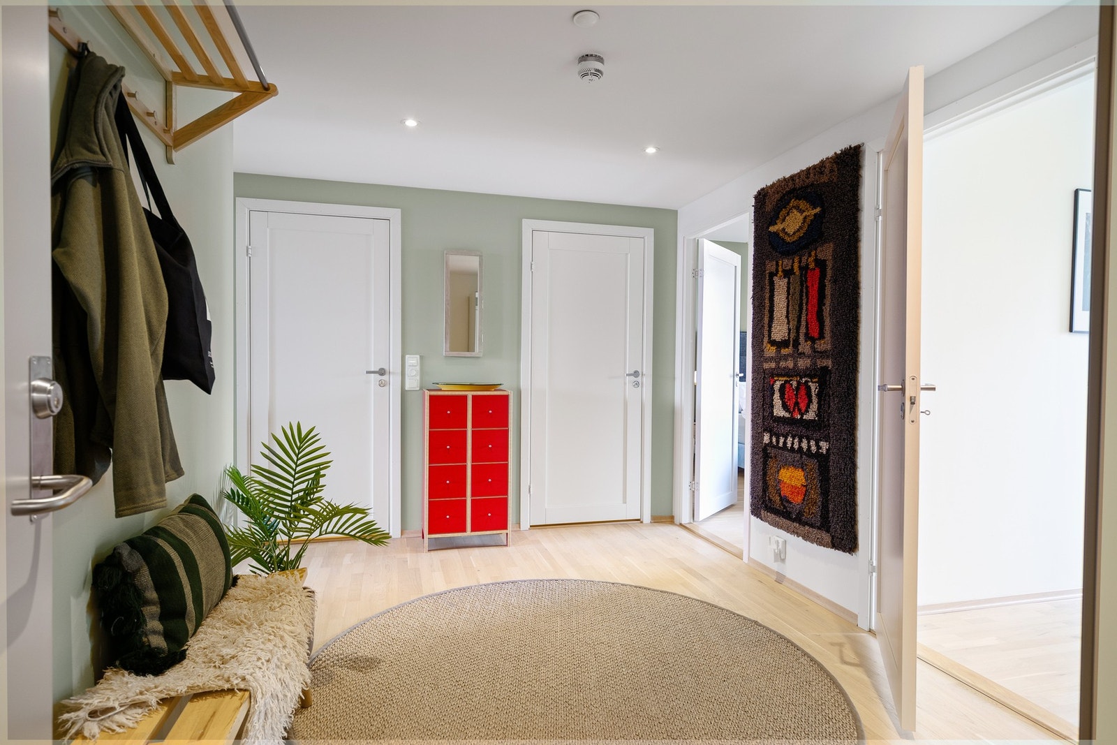 Downlights i himling som gir en subtil og jevn belysning. Galleribilde