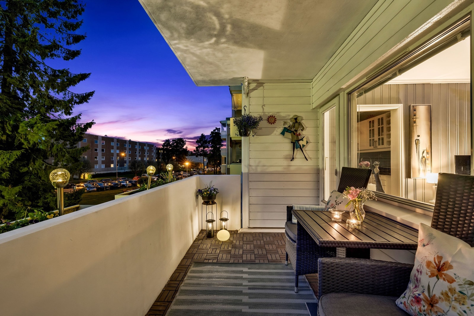 Kveldsstemning på balkongen. Galleribilde