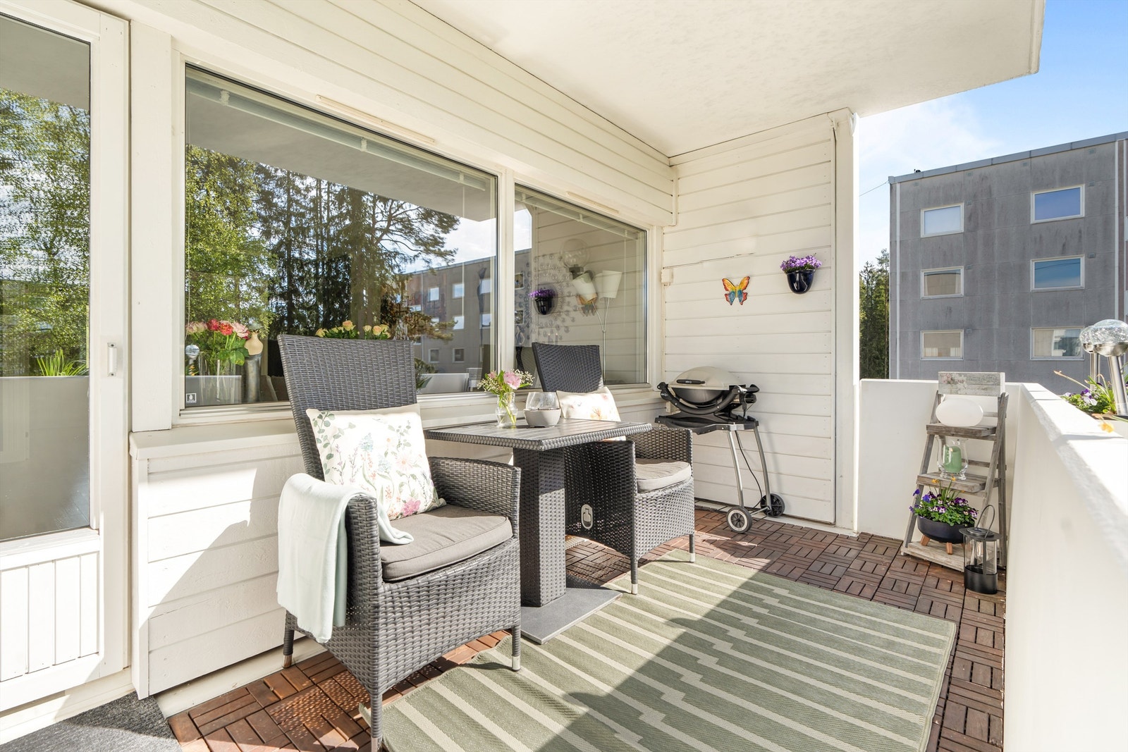 Fra stuen er det utgang til vestvendt balkong på hele 8 kvm. Galleribilde