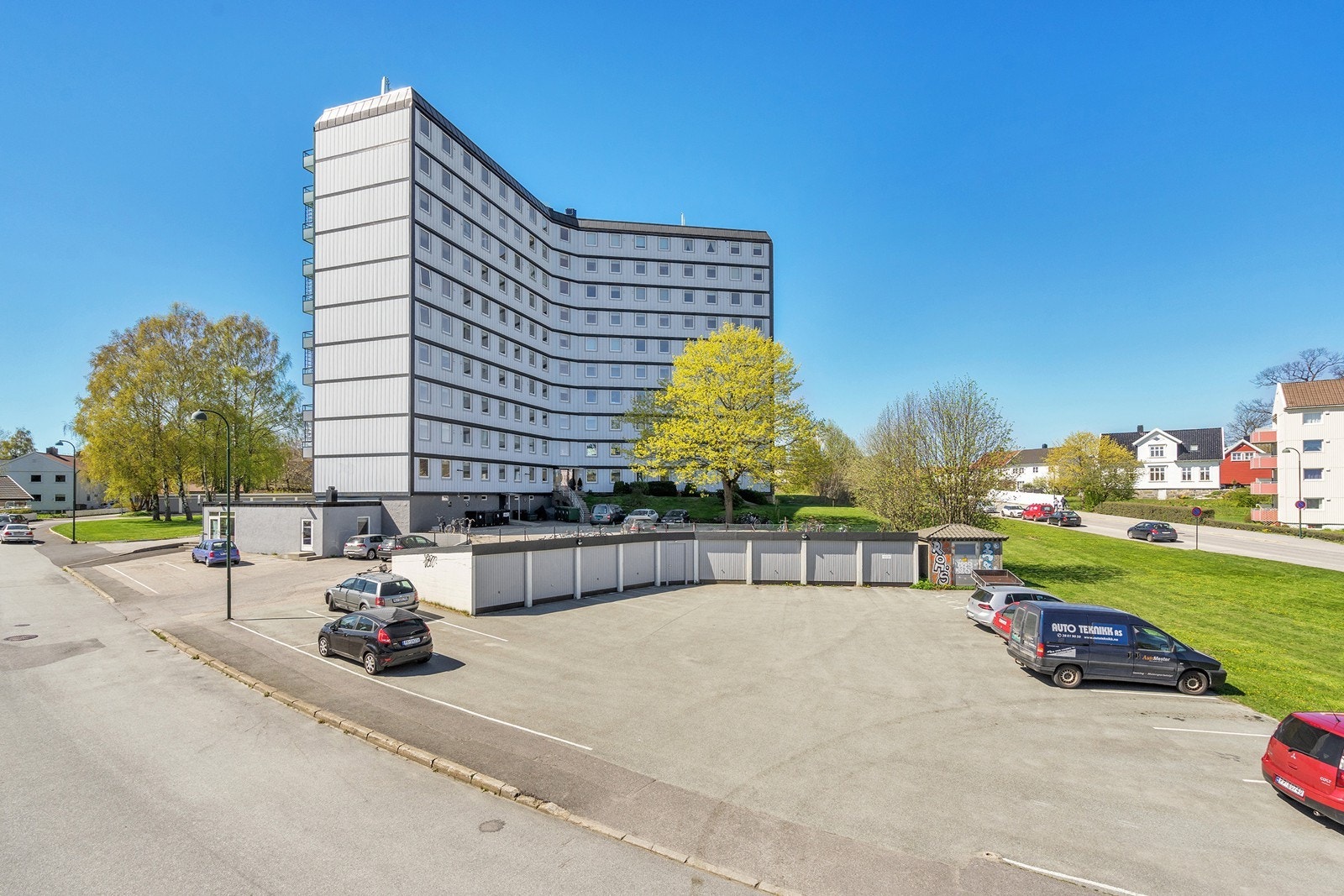 Borettslaget har flere felles parkeringsplasser (førstemann til mølla) Galleribilde