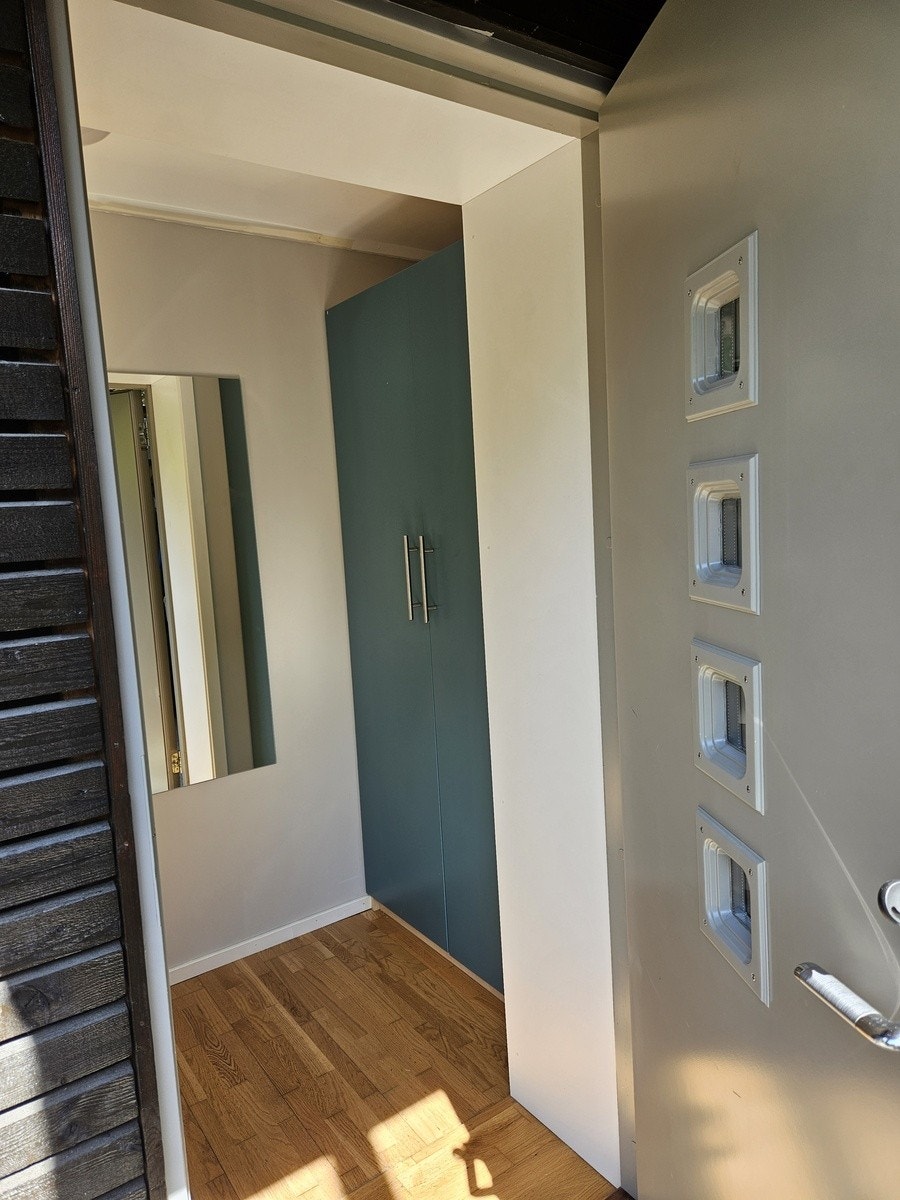entrace with hall closet Galleribilde