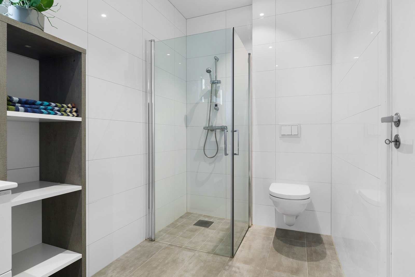 Badet har en klassisk og stilren innredning. Galleribilde