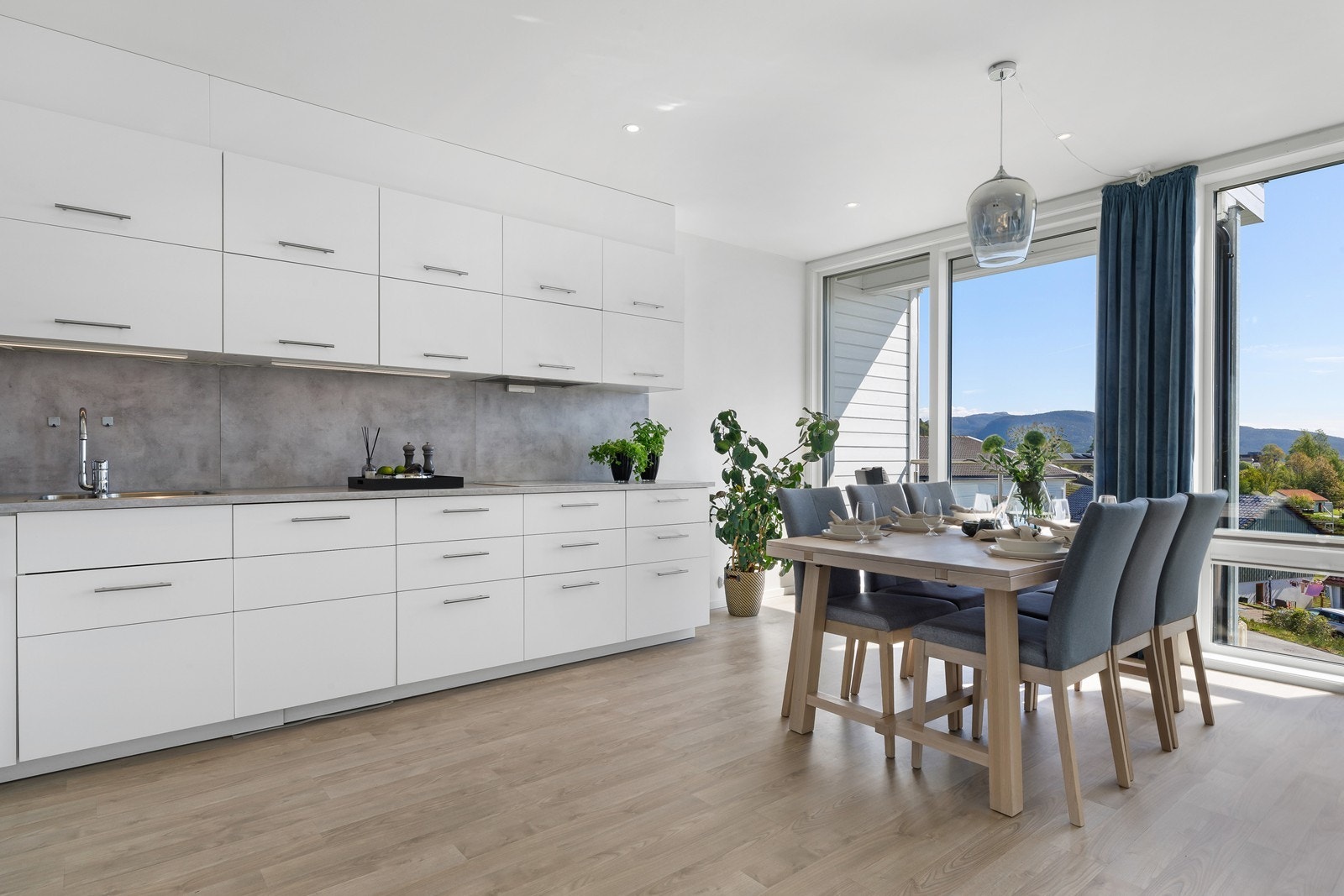 Her nytes gode måltider med fantastisk utsikt! Galleribilde