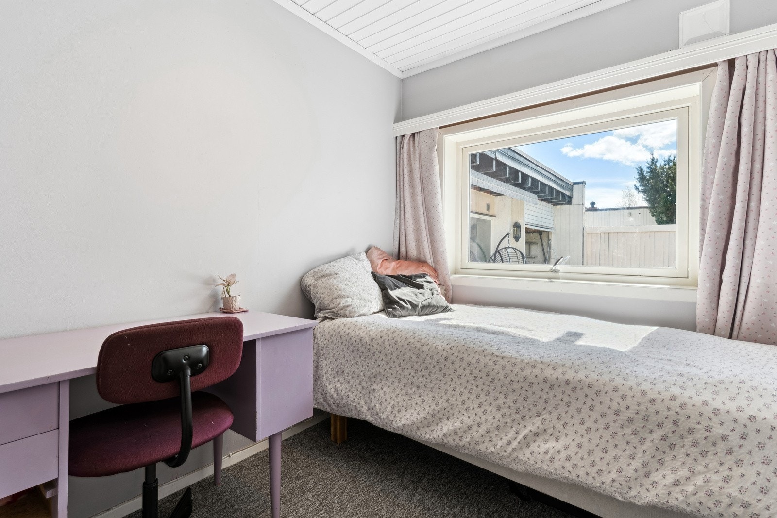 Soverom 3, både soverom 2 og 3 er fine barneromsstørrelse. Galleribilde