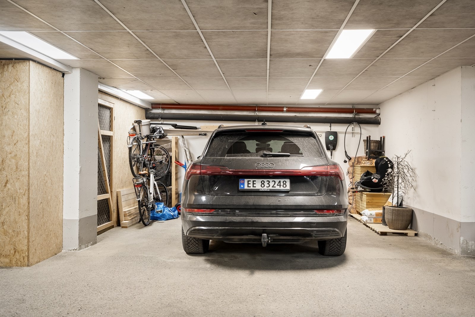 Bod på ca. 5 kvm ved siden av seksjonens 2 garasjeplasser Galleribilde