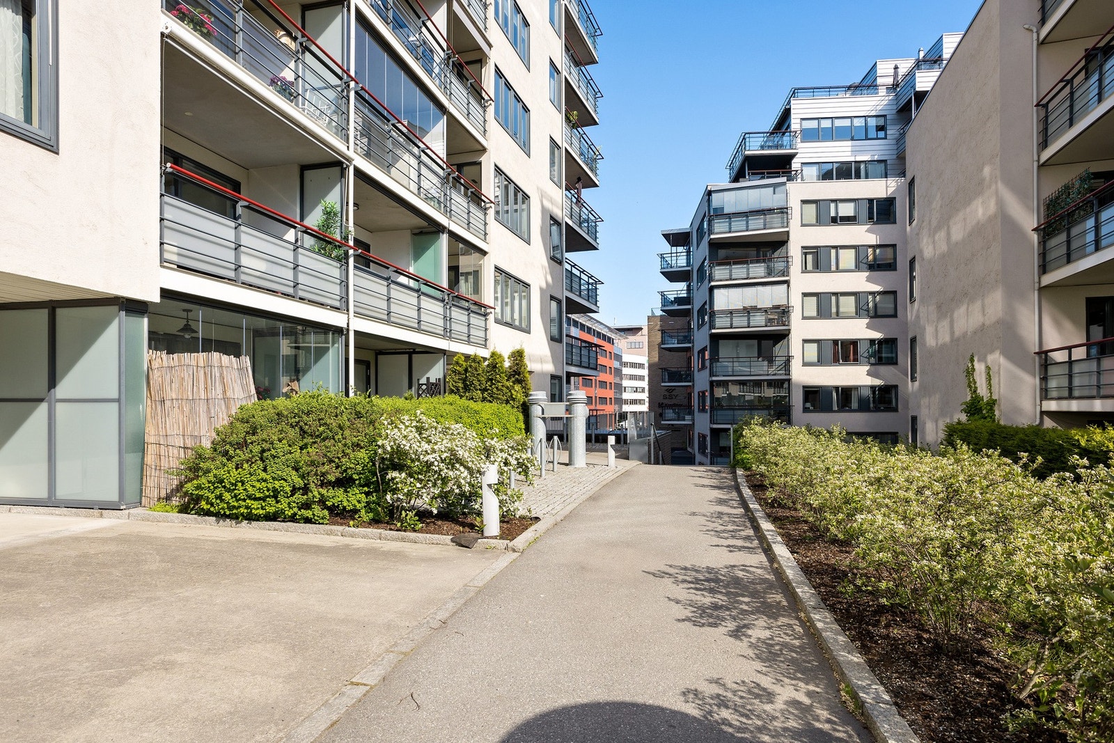 Leiligheten har en attraktiv beliggenhet på Skøyen med umiddelbar nærhet til nødvendige fasiliteter og servicetilbud Galleribilde