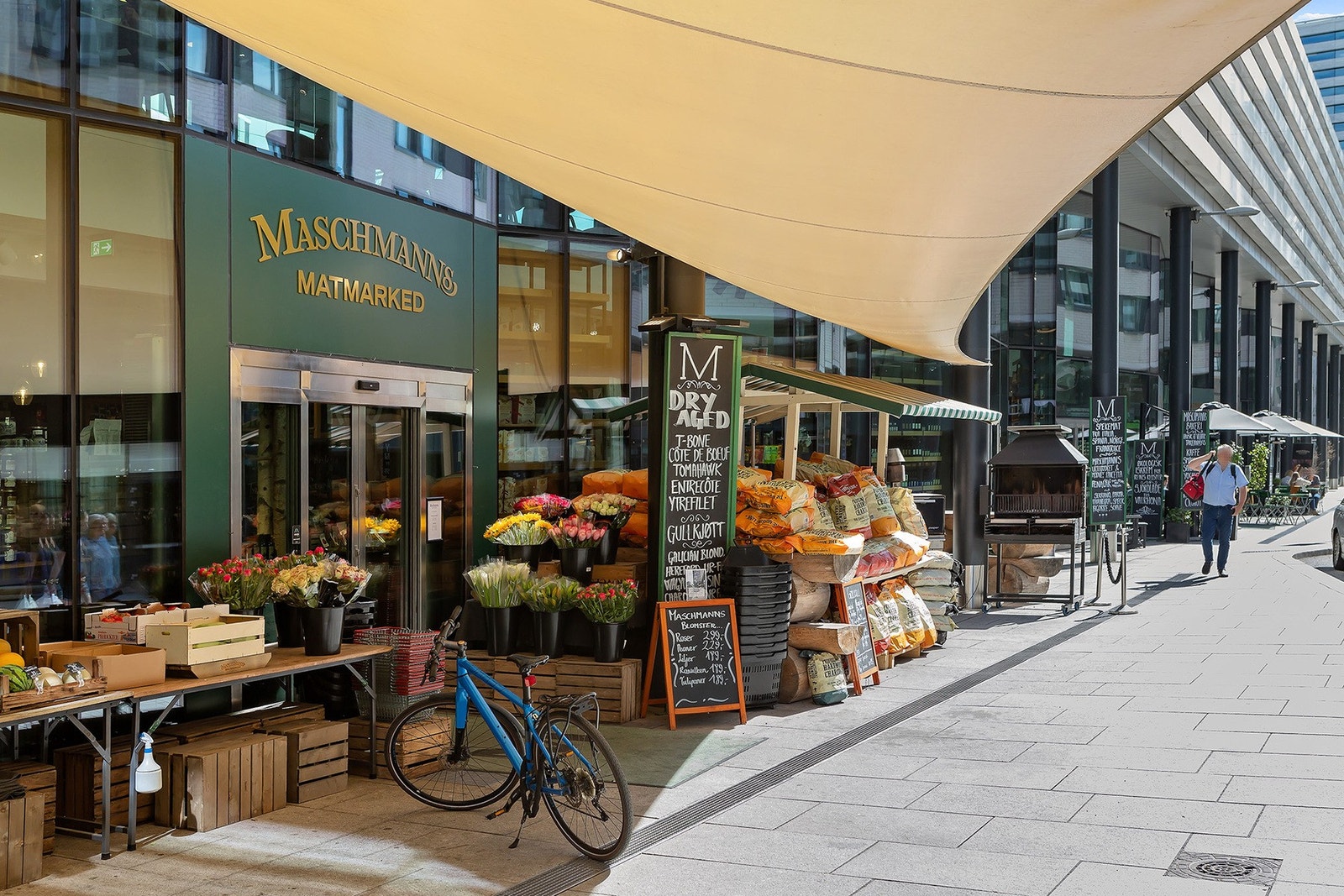 Populære Maschmanns er et ferskvaremarked for kjøtt, sjømat og delikatesser med bakeri og pizzeria Galleribilde