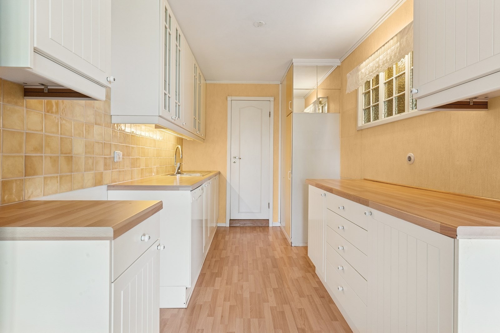 Tidløst og funksjonelt kjøkken Galleribilde