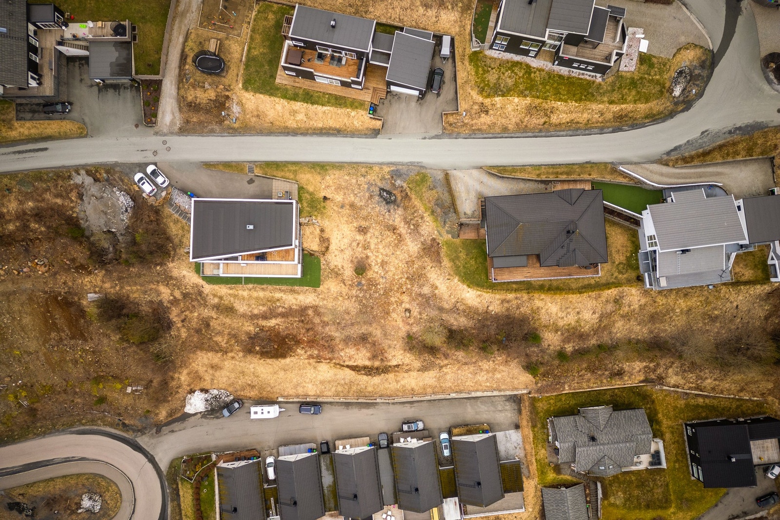 Oversiktsbilde hvor du ser tomten godt overnfra Galleribilde