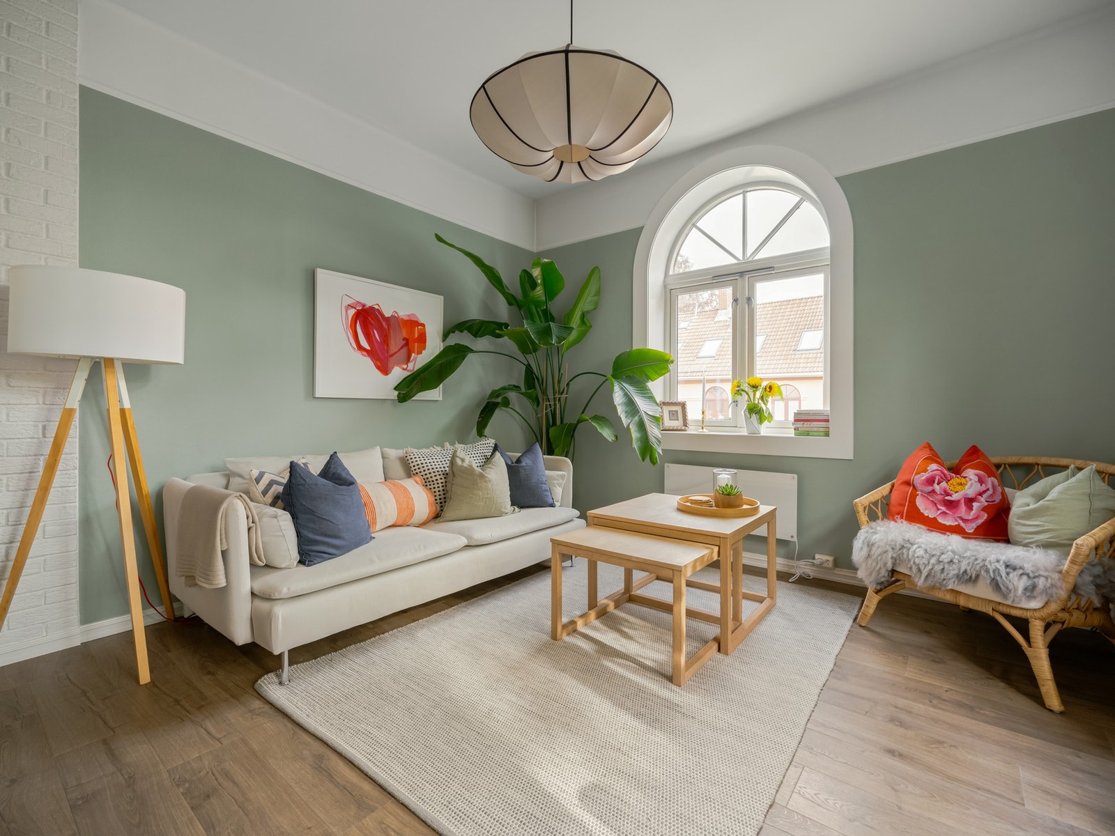 Det er bra med plass til stor sofagruppe med salongbord og godstol. Galleribilde