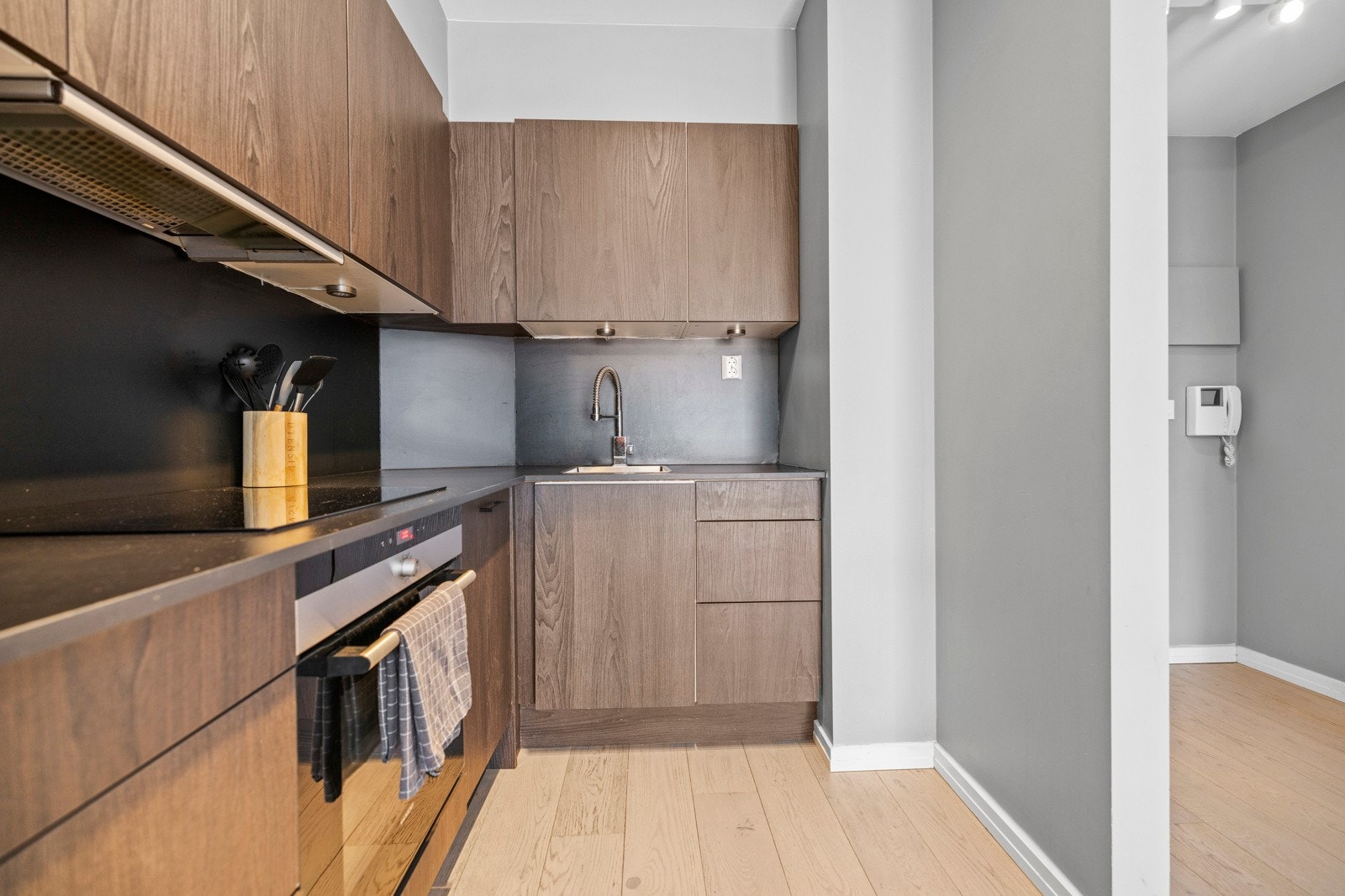 Ventilator over platetopp tilknyttet sentralt avtrekk. Galleribilde