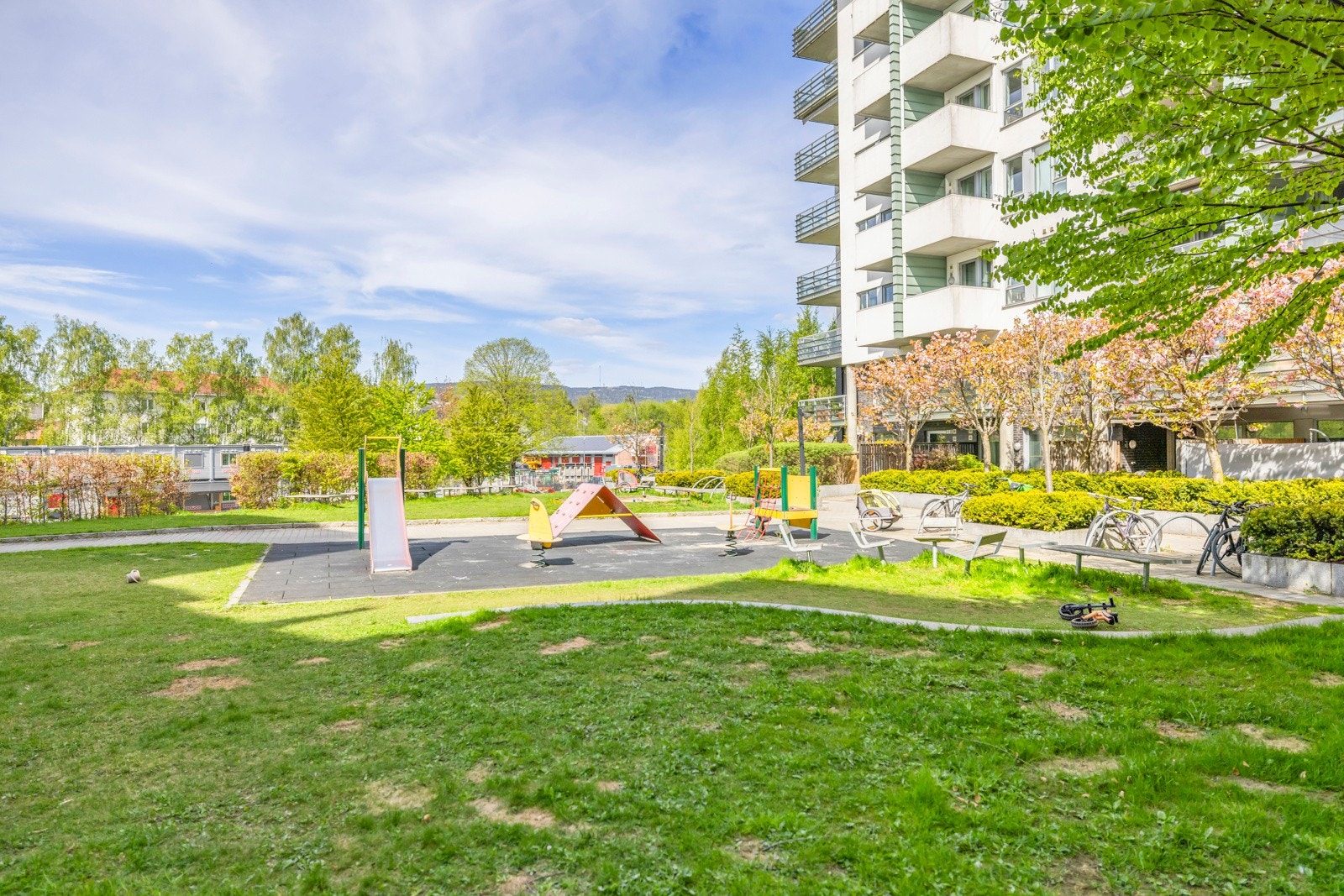 Borettslaget har flotte opparbeidede utearealer. Galleribilde