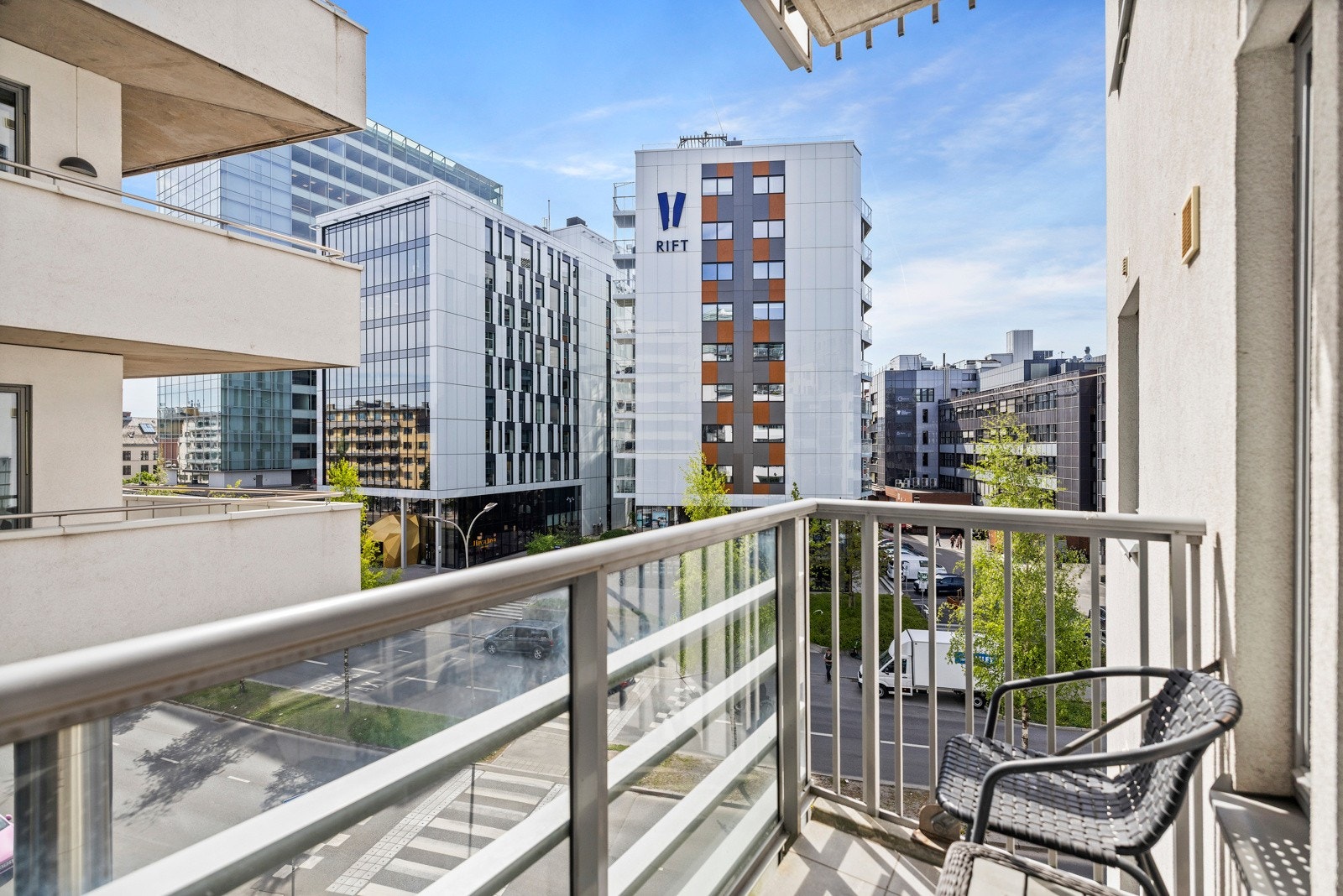 Boligen disponerer egen sydøstvendt balkong på ca. 2,8 kvm. Galleribilde