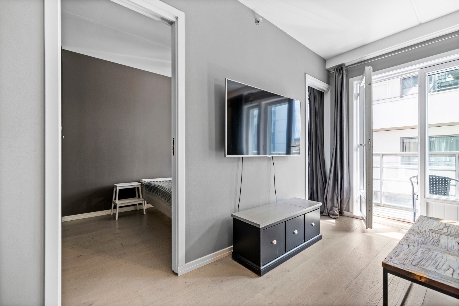 Stue mot soverom. Galleribilde