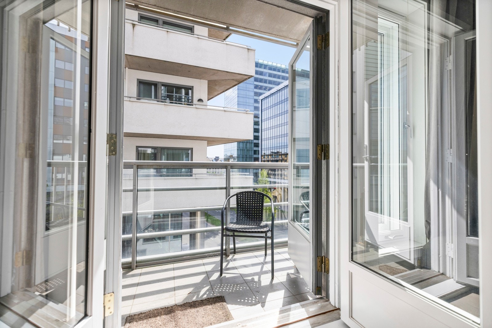 Boligen har en svært ettertraktet beliggenhet - den ligger rolig og tilbaketrukket, likevel midt i hjertet av Majorstuen. Galleribilde