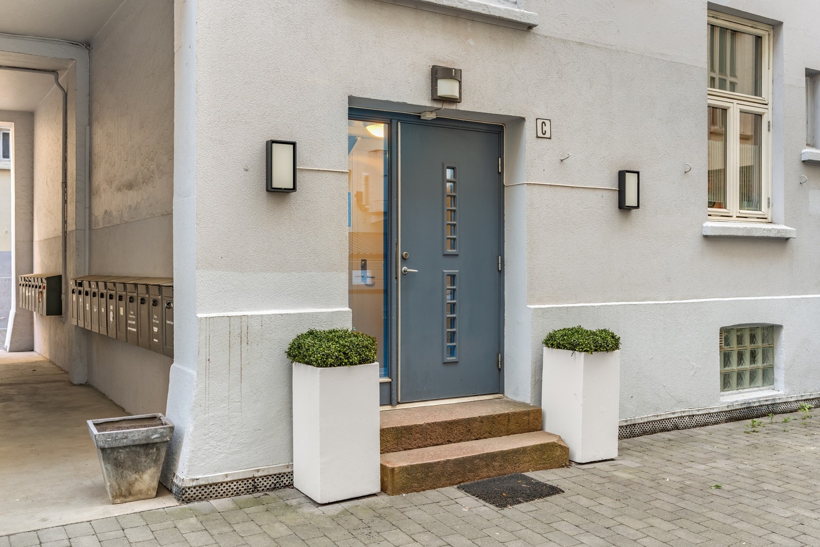 Leiligheten ligger i indre gård. Helt skjermet fra trafikk og byliv. Galleribilde