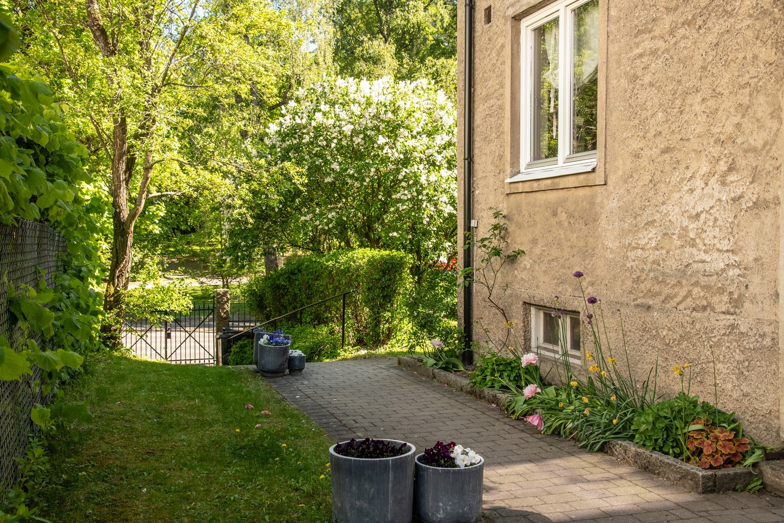 Her bor du på ettertraktede Valleløkken, side om side med vakre St. Hanshaugen park. Galleribilde