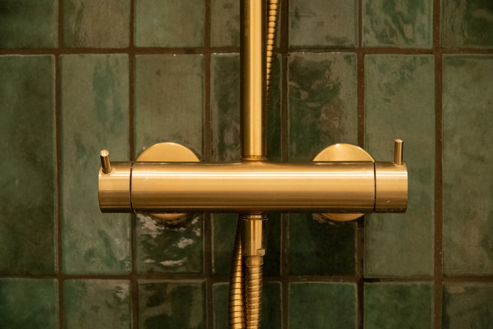 Dusjen har både regnfallsdusj og håndholdt spyledusj. Galleribilde