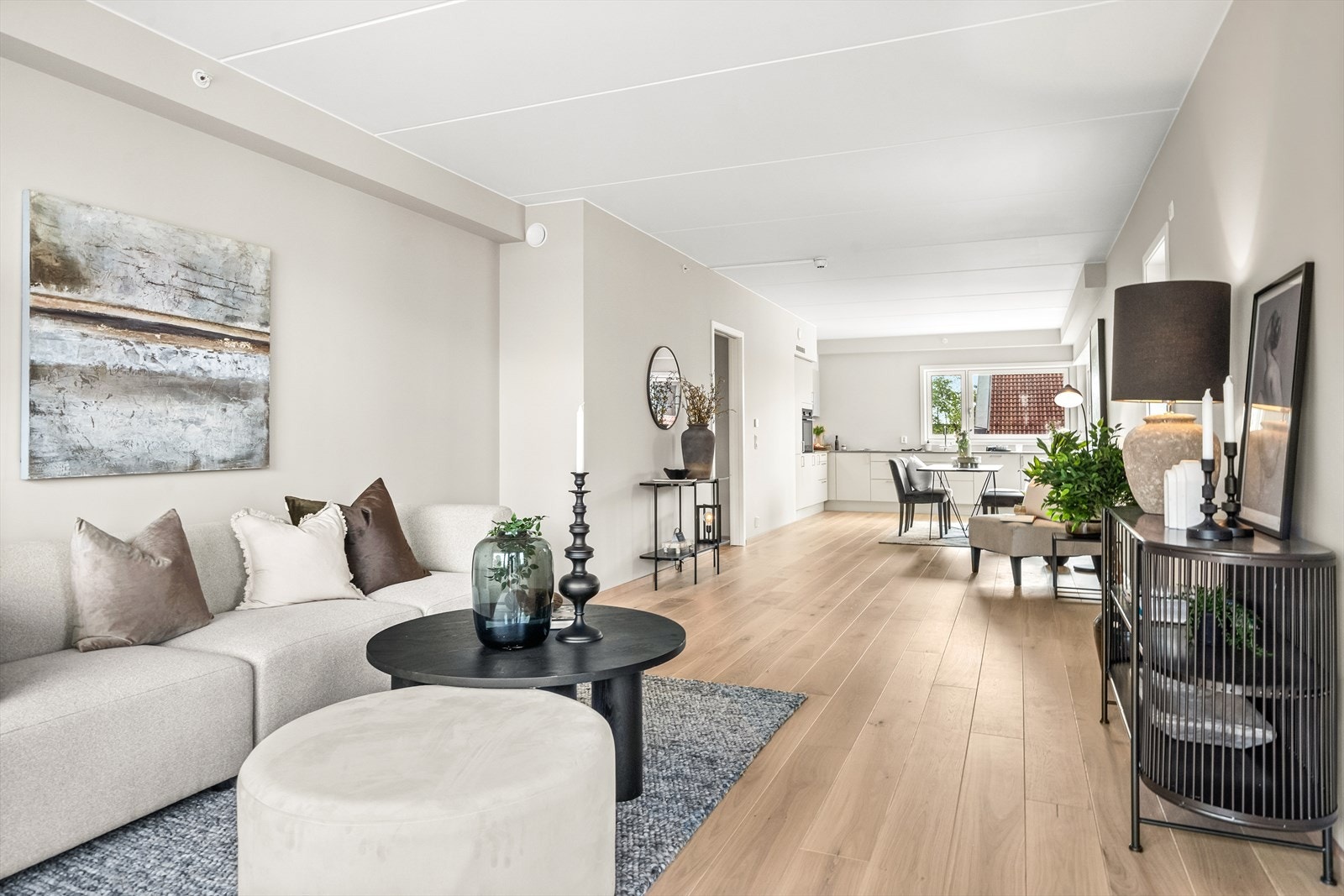 Du har plass til en sofagruppe på en side, og et TV-møblement på andre siden. Galleribilde