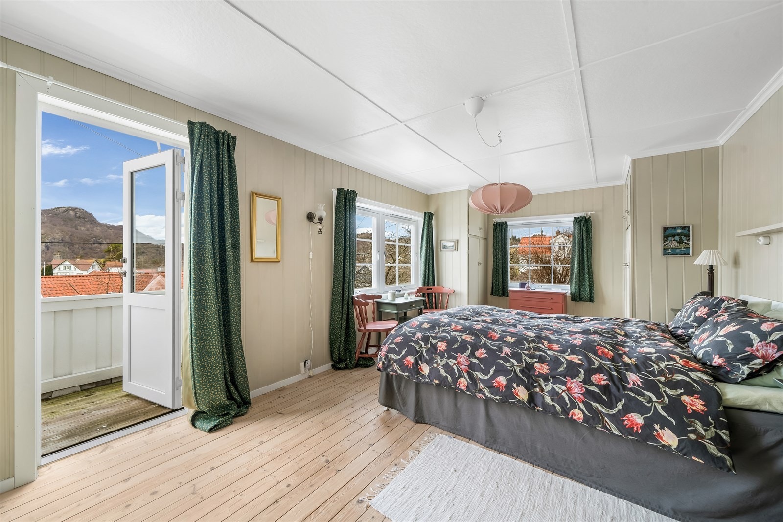 Hovedsoverom m/utgang til balkong Galleribilde