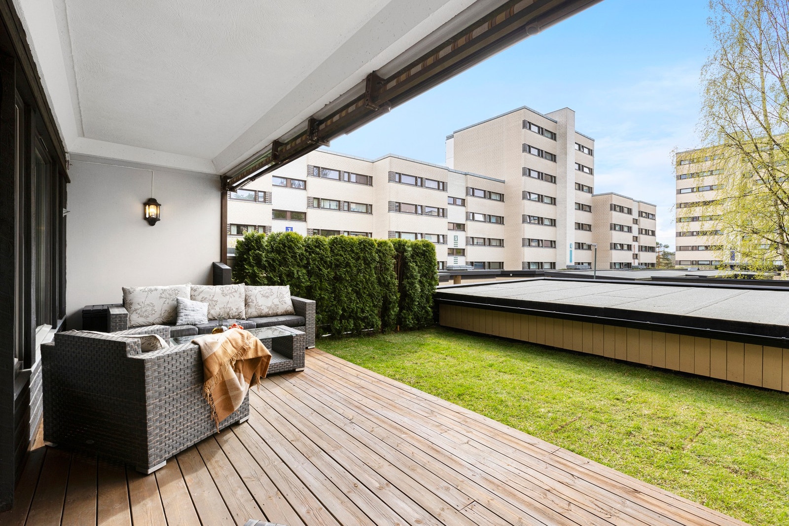 Den vestvendte terrassen på ca. 16 m² er et fantastisk uterom for både avslapning og sosiale stunder. Galleribilde