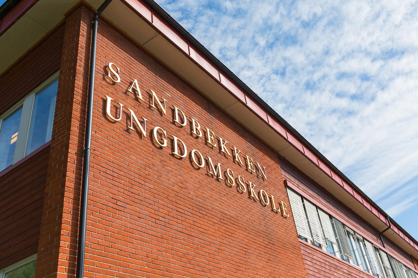 Sandbekken ungdomsskole ligger også innen gangavstand fra eiendommen. Galleribilde