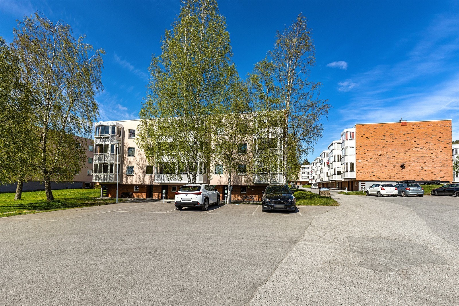 Parkeringsplass 95 ligger rett ved boligen Galleribilde