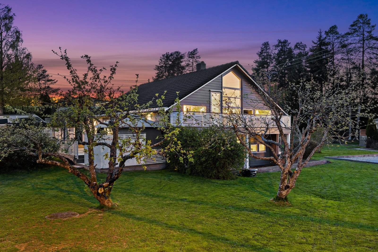 Eiendommen har en stor tomt på 907m². Galleribilde