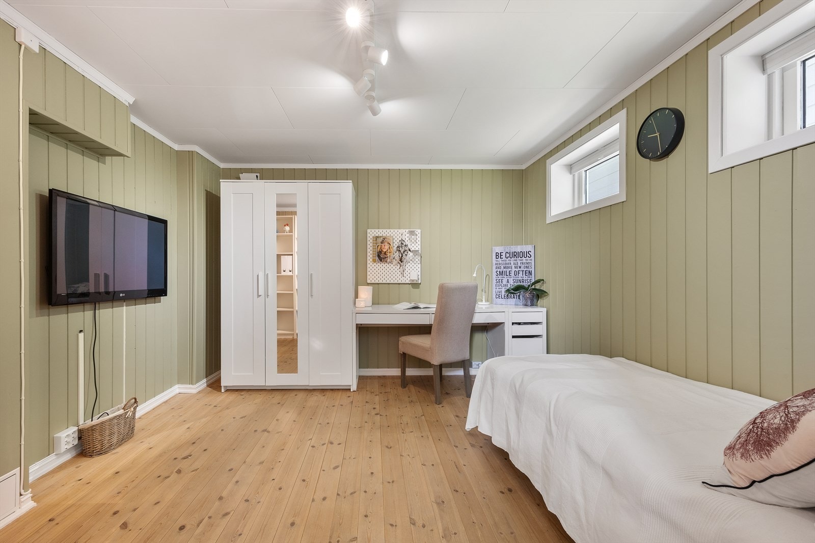 Opprinnelig hobbyrom/bod brukes i dag som et soverom, men rommet er ikke godkjent for varig opphold. Galleribilde