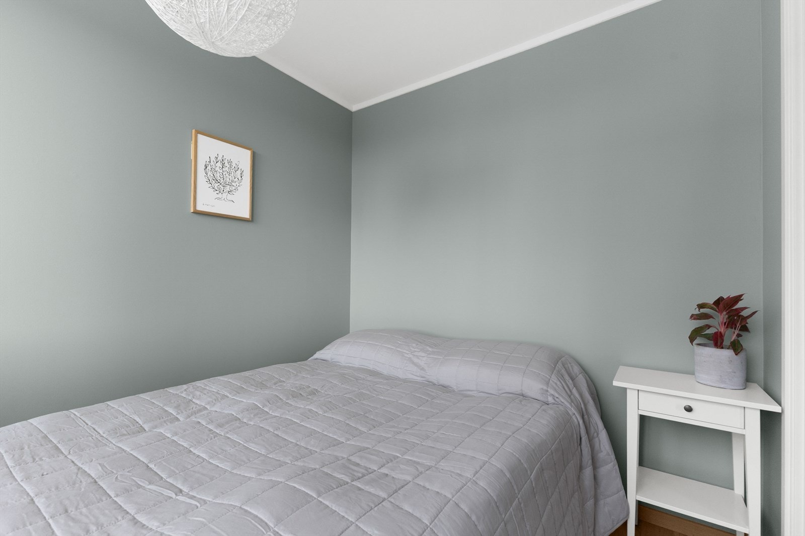 Soverom med plass til dobbeltseng. Galleribilde