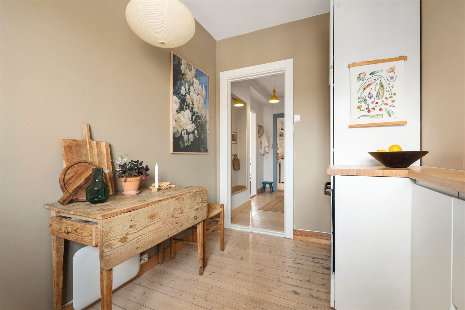 Plass til kjøkkenbord Galleribilde