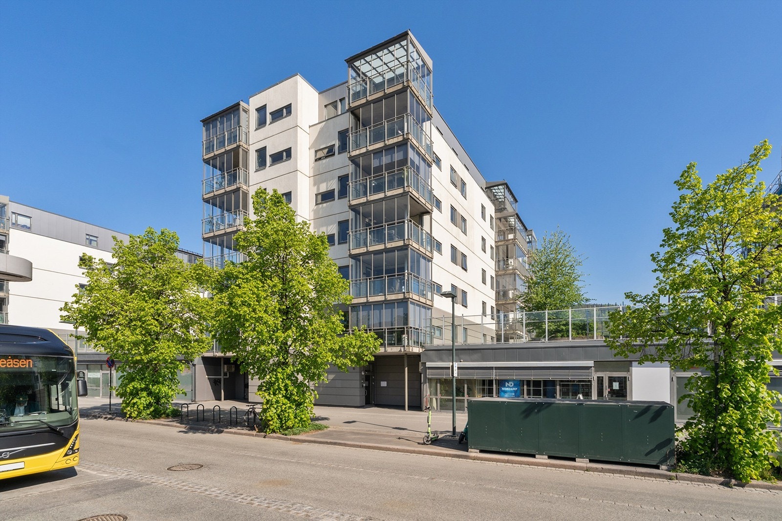 Leiligheten ligger 200 meter unna togstasjon som tar deg til Oslo på ca 30 min og Kongsberg på ca 35 min Galleribilde