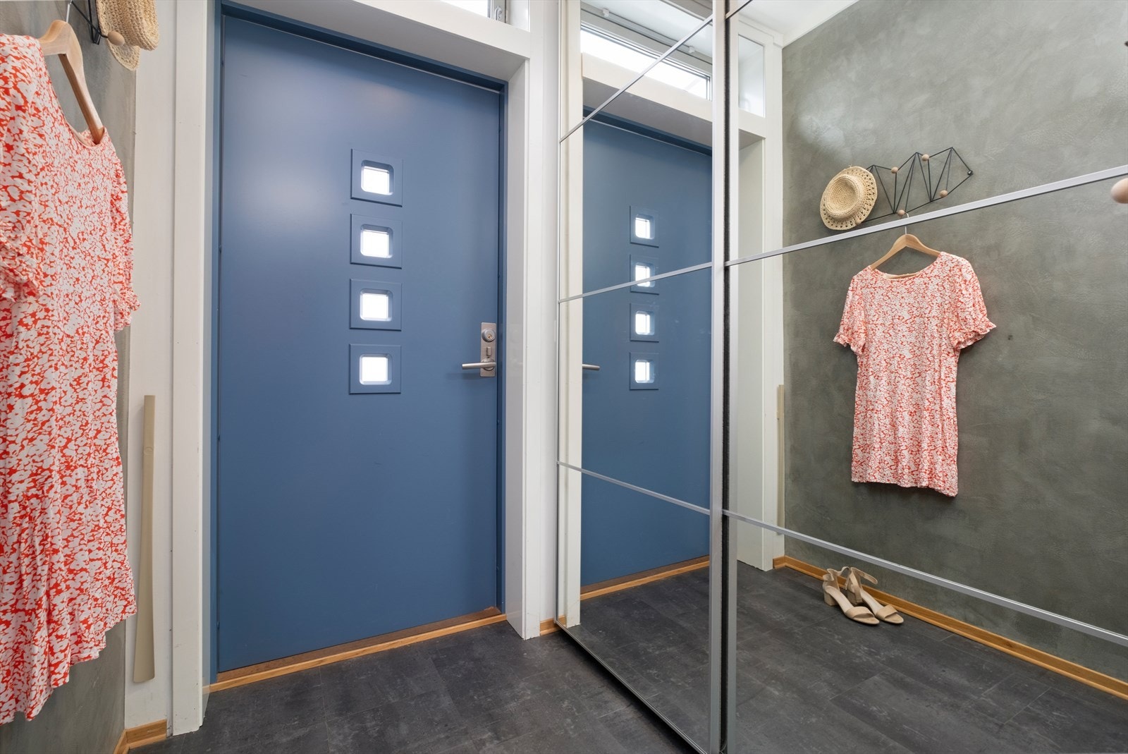 I 2020 ble det lagt nytt vinylgulv i vindfanget. I 2022 ble det satt inn ny ytterdør. Galleribilde