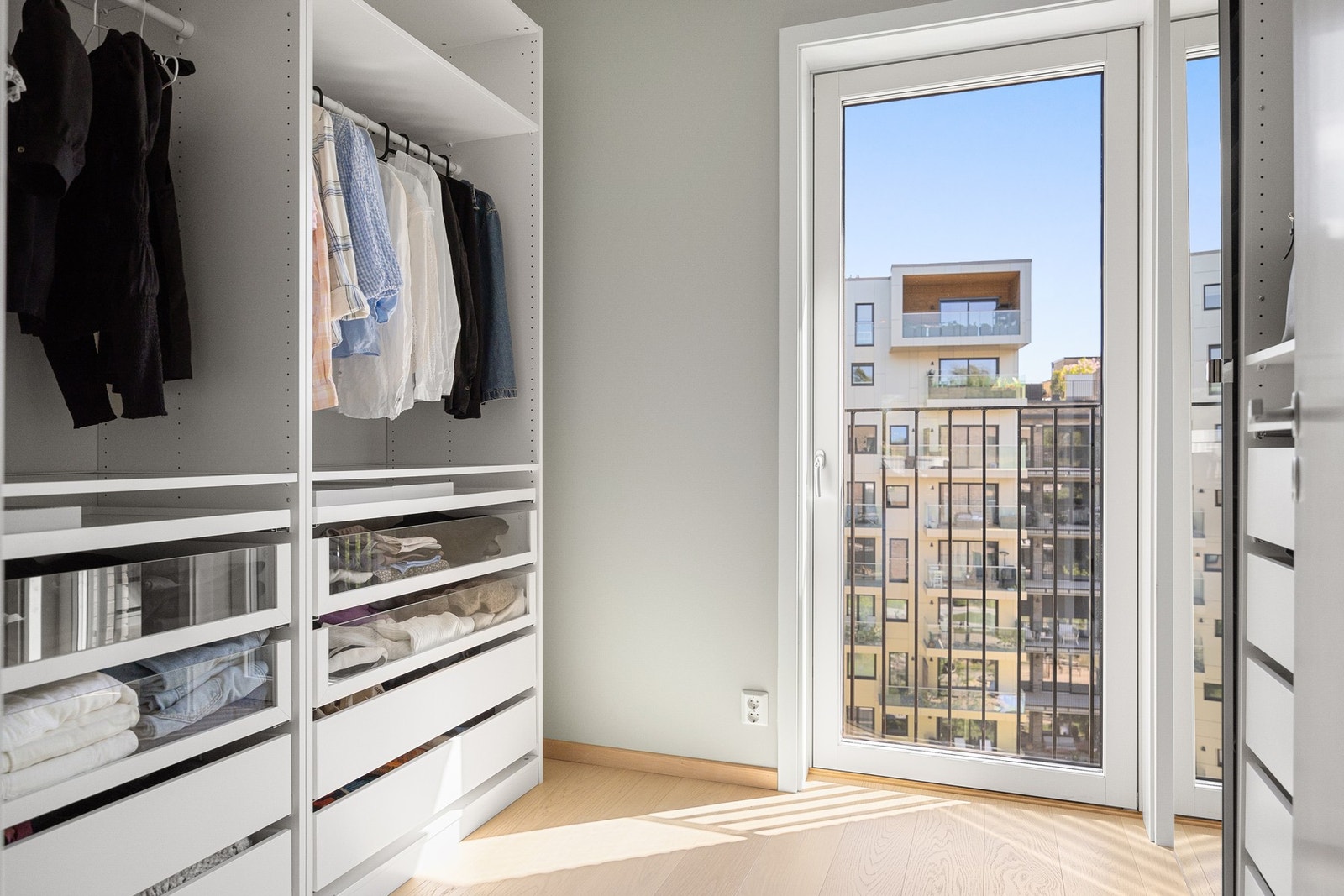 Rommet benyttes i dag som omkledningsrom/walk-in-closet. Galleribilde