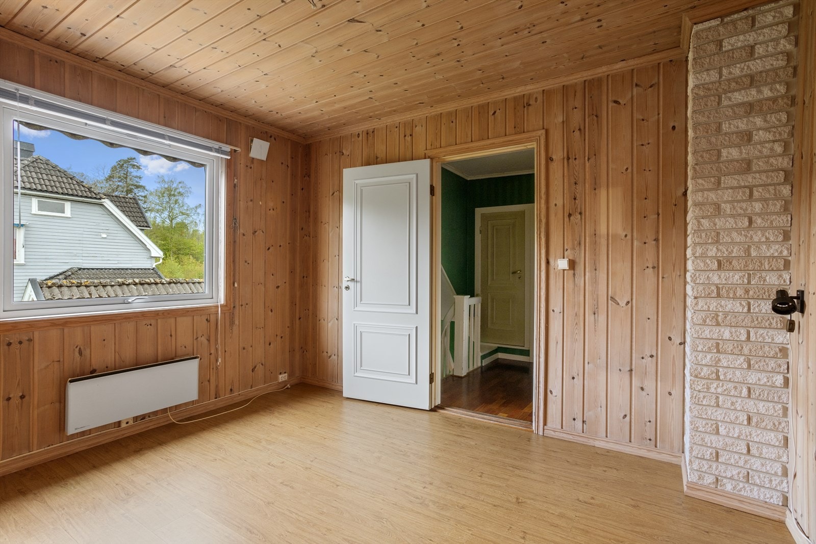 Soverommene ligger samlet i 2. etasje med skjermet beliggenhet. Galleribilde