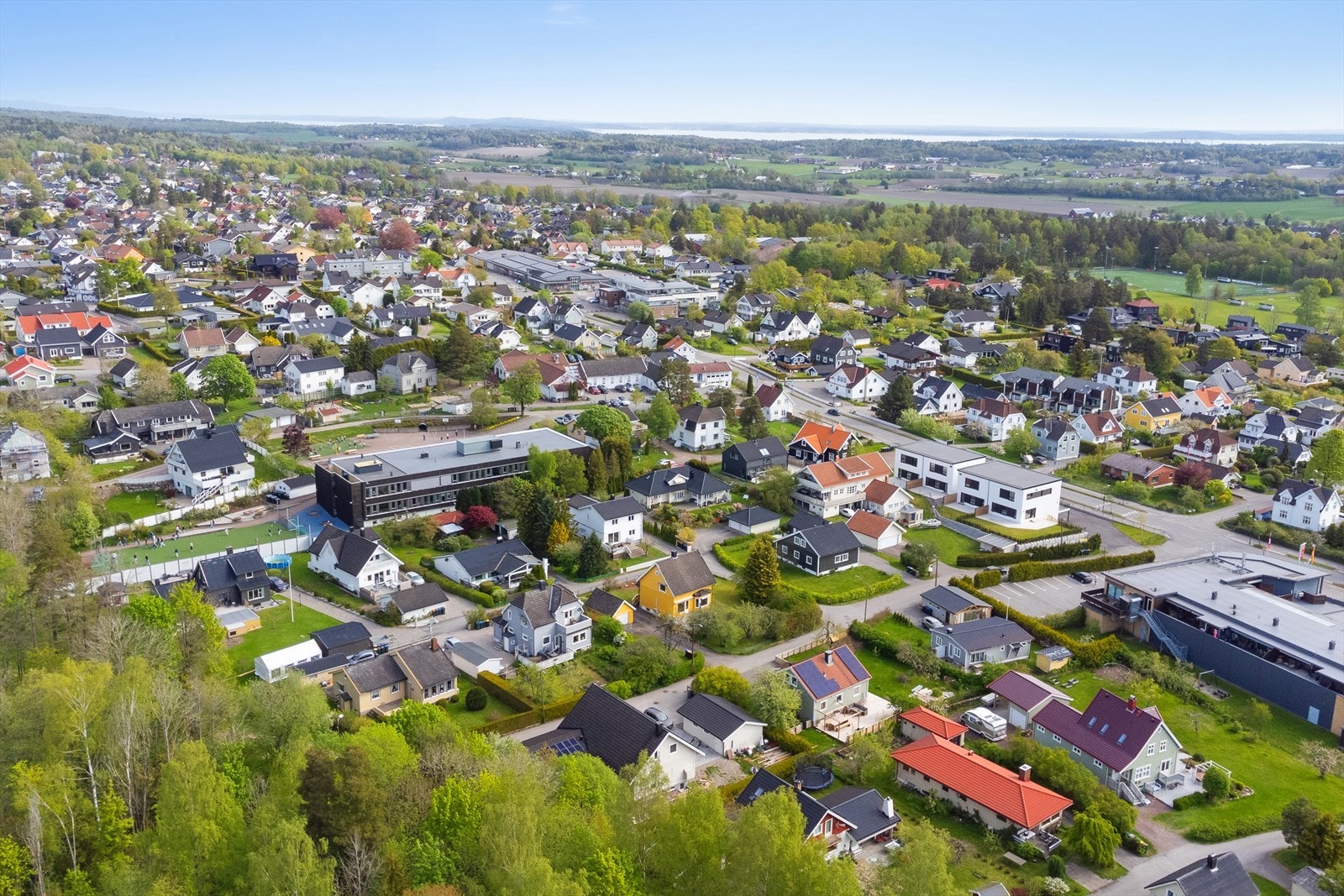 Området har meget god kollektivdekning med hyppige bussavganger til sentrum. Galleribilde