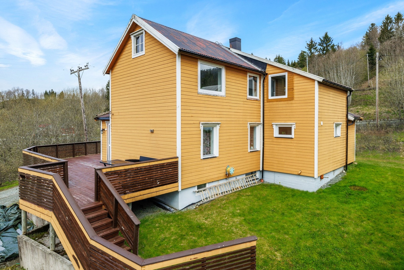 Enebolig fra 1957, beliggende i landlige omgivelser på Gartland i Grong kommune Galleribilde