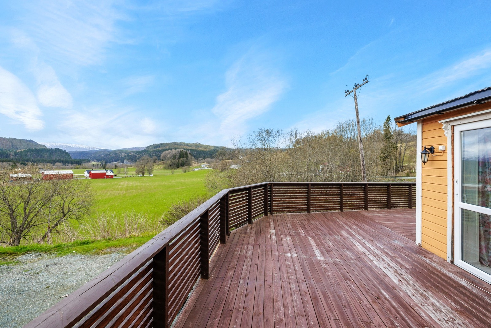 Tilbaketrukket og med utsyn til frodige omgivelser Galleribilde