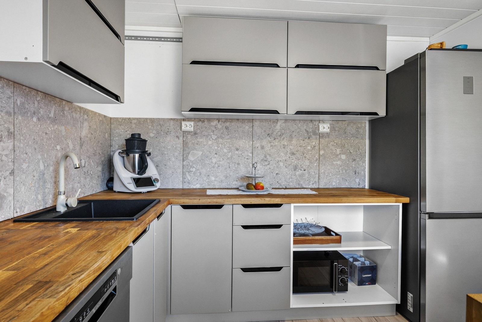 God skap- og benkeplass Galleribilde