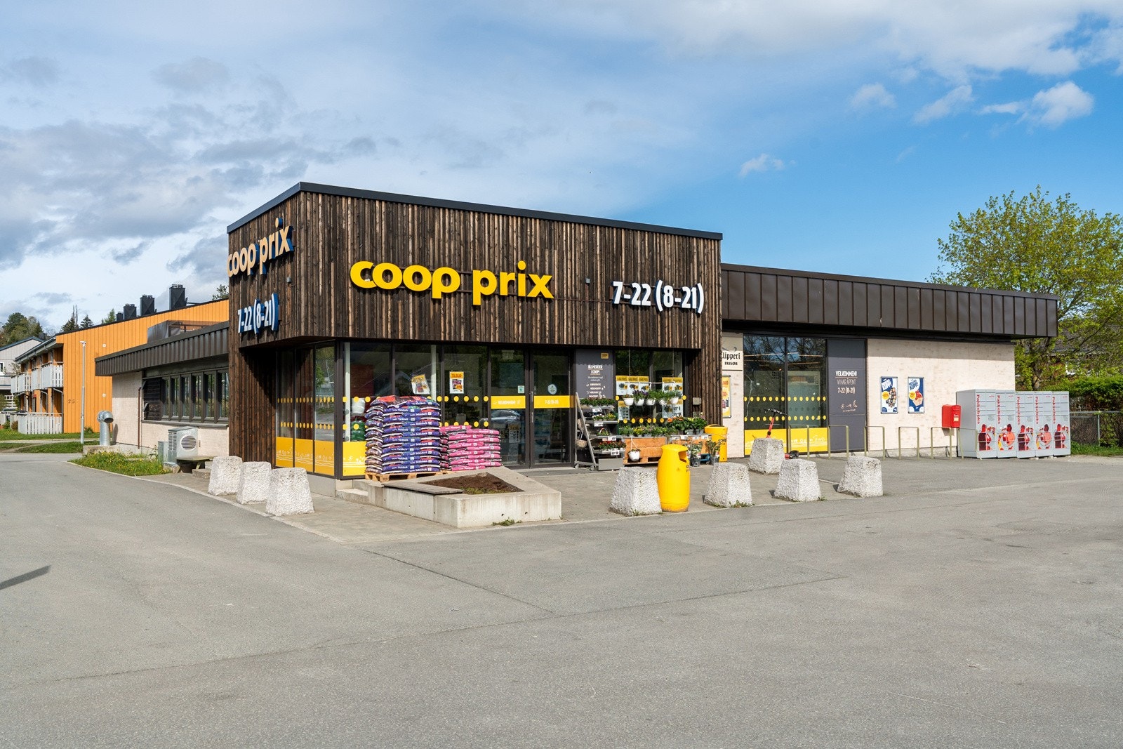 Dagligvarehandelen kan gjennomføres på Coop Prix, som ligger 4 minutter unna i gangavstand. Galleribilde