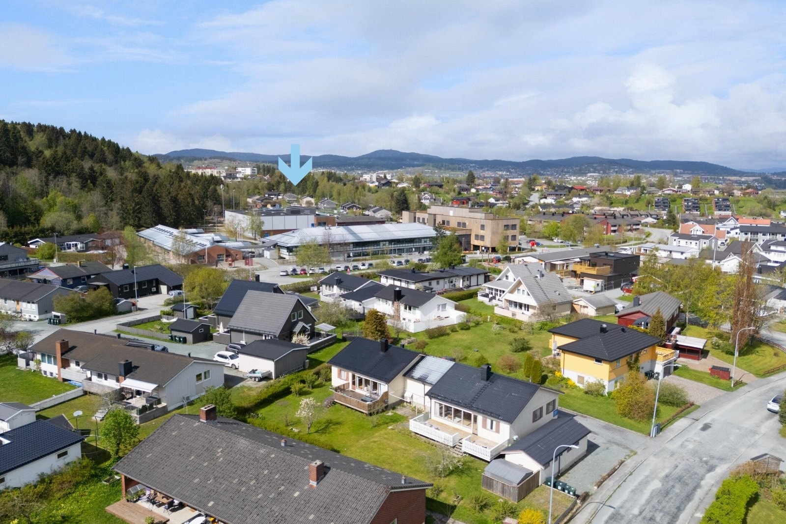 Boligen sogner til Sjetne barne- og ungdsomsskole, som ligger kun 160 meter fra egen ytterdør. Galleribilde