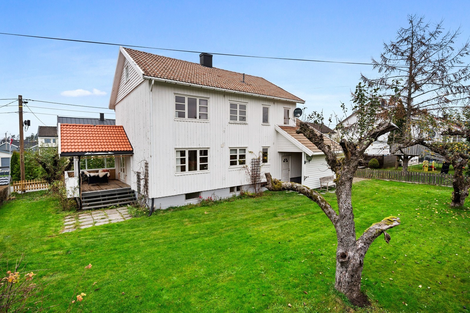 Innholdsrik enebolig, med loft og kjeller - oppført i 1948 Galleribilde