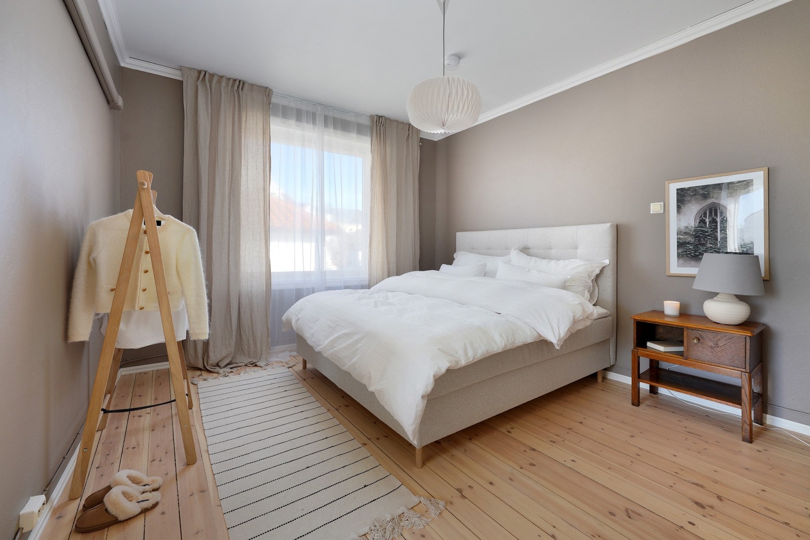 Romslig hovedsoverom i andre etasje. Galleribilde