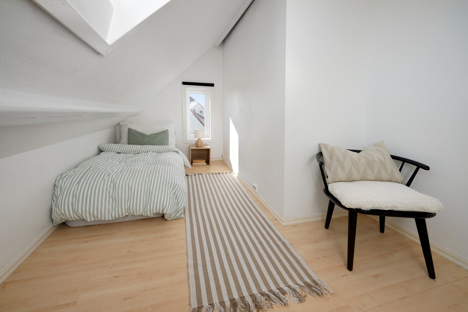 Rom 3 på loftet. Dette er innredet som soverom men er ikke godkjent til slik bruk. Galleribilde