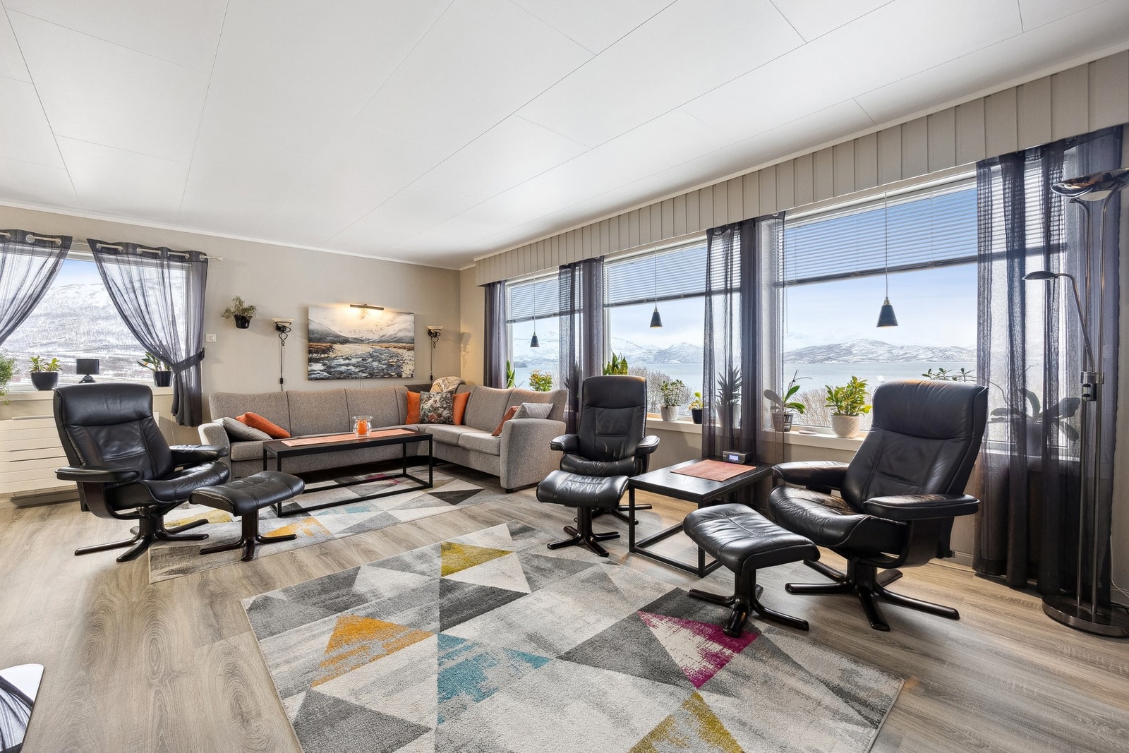 Store vinduer mot havet Galleribilde