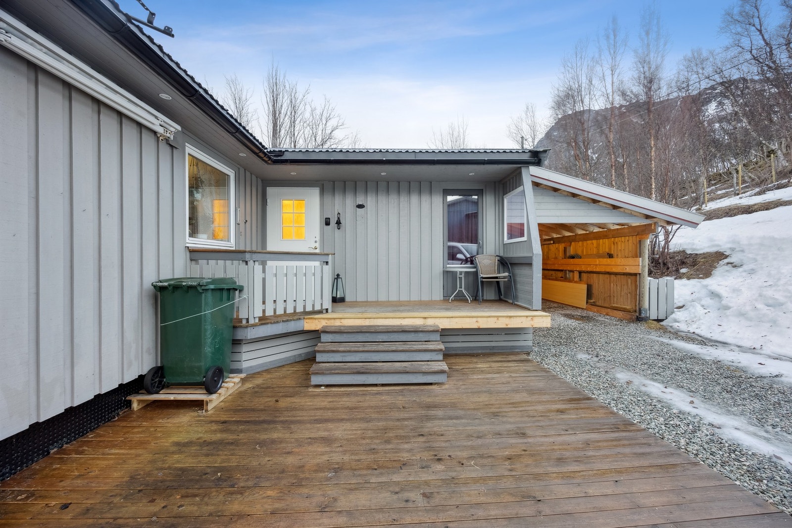 Foran inngangen er det etablert platting. Galleribilde