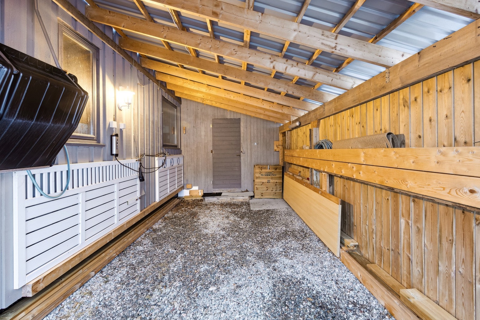 Praktisk carport med bod. Galleribilde